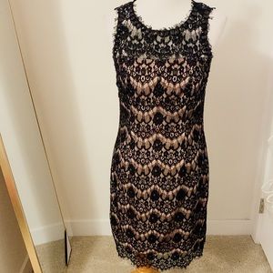 BETSY & ADAM Sleeveless Lace party dress
